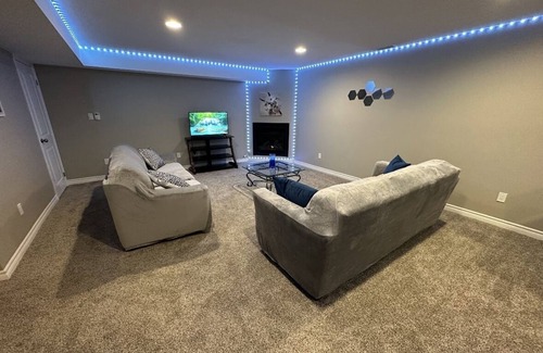 Woodslee House | Cozy 2 Bdrm, Lounge w/fpl, Kitchenette, TV, Wi-Fi