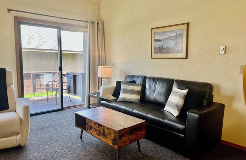 Red Lodge Condo | Cozy 2 Bed, 2 Bath Condo on Golf Course with Hot tub, Sauna, & Pool! Unit #3