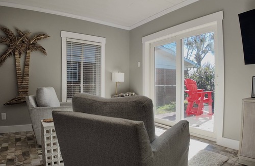 Kiska Beach Cottage | Cozy 2-bedroom cottage in Sunnyside area of Panama City Beach w/an ocean view.
