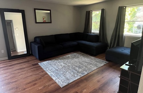 Tarrytown House | Cozy 2 Bedroom 1 bath, walking distance from Metro North.
