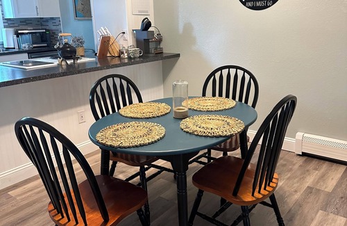 Huffman - O' Malley Apartment | Cozy 2-bedroom apartment in enchanting Anchorage with WiFi