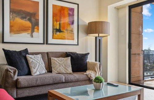East Perth Apartment | Cozy 2-Bedroom Apartment with City Views