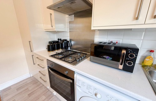Addison Apartment | Cozy 2-bedroom Apt in Shepherds near Westfield