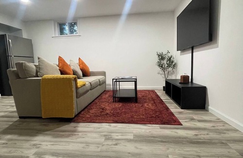 Great Falls House | Cozy 2-bedroom Basement in Wonderful Great Falls with WiFi