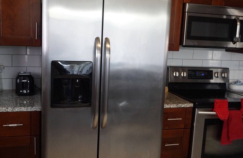 East Colfax House | Cozy 2 bedroom bungalo convenient to Downtown without the noise!n