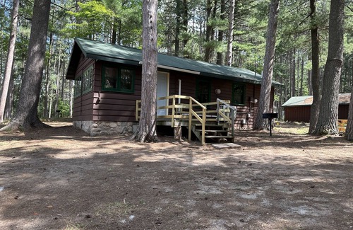 Rhinelander Cabin | Cozy 2-bedroom cabin on Wisconsin River Chain -n200' from the Beach Bar & Grill