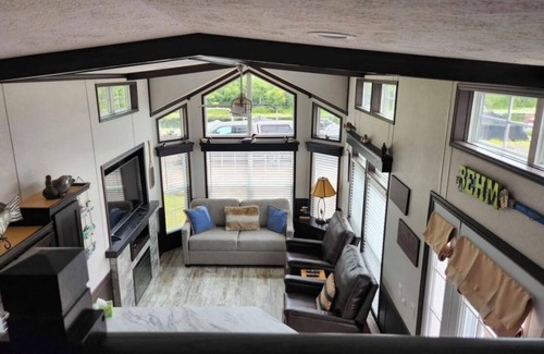 Larsen RV Rental | Cozy 2-bedroom campground in charming Larsen with AC