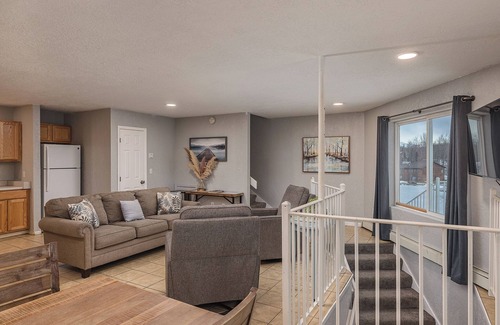 Wasilla Condo | Cozy 2-bedroom condo in charming Wasilla with WiFi