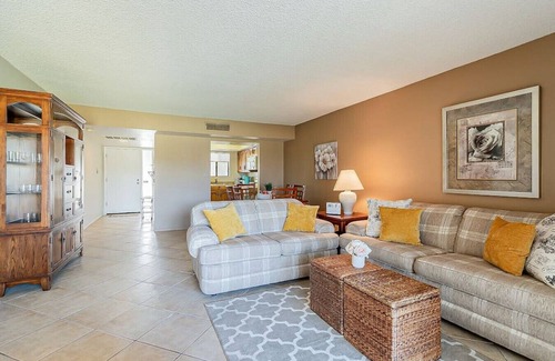 Golden Hills Condo | Cozy 2 bedroom Condo with Golf Course views