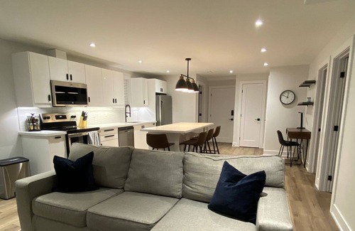 Bradford House | Cozy 2 Bedroom Guest Suite -(Bradford, Ontario)