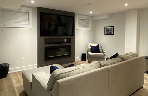Bradford House | Cozy 2 Bedroom Guest Suite -(Bradford, Ontario)