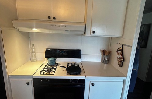 Clear Lake House | Cozy 2-bedroom home in amazing Clearlake with AC, WiFi, Boat Parking