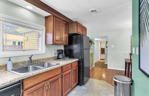Champaign House | Cozy 2 Bedroom Home Mins from Downtown Champaign