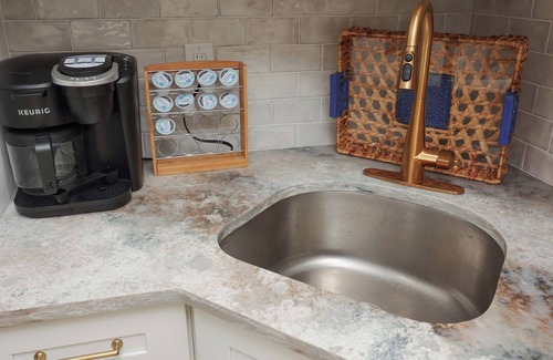 Long Branch House | Cozy 2-Bedroom Home: Modern Amenities, WiFi, and AC—3 Blocks from Pier Village