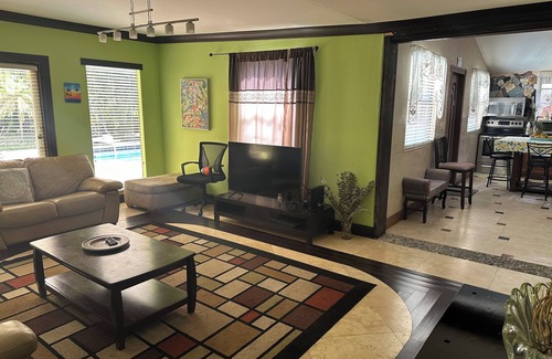 North Central Hollywood House | Cozy 2 bedroom house w Pool & Tropical garden.
