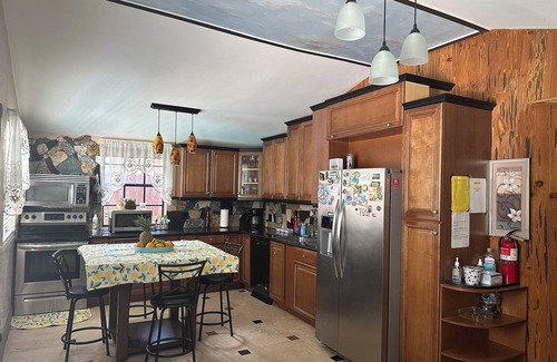 North Central Hollywood House | Cozy 2 bedroom house w Pool & Tropical garden.