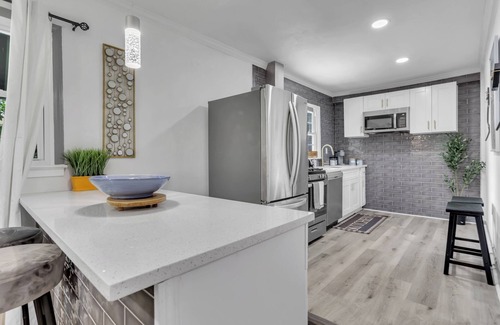 Atlanta House | Cozy 2-bedroom house with WiFi, AC in charming Atlanta.