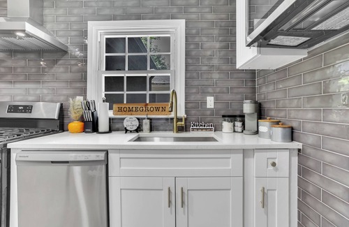 Atlanta House | Cozy 2-bedroom house with WiFi, AC in charming Atlanta.