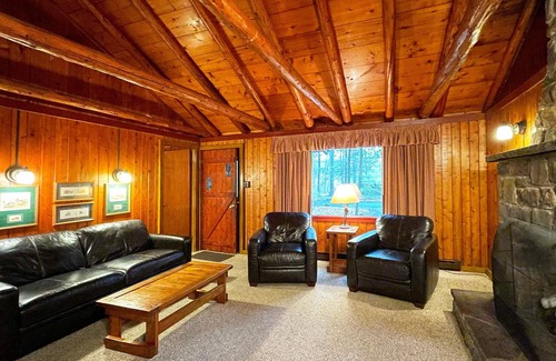 Reeders Cabin | Cozy 2 Bedroom Lake View Cabin is the perfect retreat