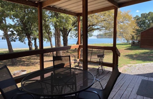 Pottsboro Cabin | Cozy 2 Bedroom Lakeview Cabin: Cabin B