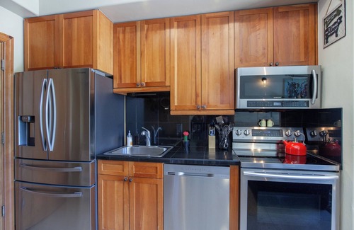 The Highlands Cabin | Cozy 2-bedroom lodge in lovely Breckenridge with WiFi, sauna, and fitness room