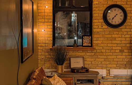 Exchange District Condo | Cozy 2-Bedroom Loft in DT! Walking distance to the Forks and Canada Life Centren
