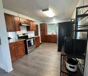 Mountain View House | Cozy 2 bedroom near Volcano Park