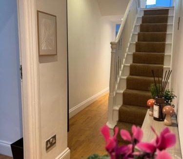 Kennington Villa | Cozy 2-Bedroom Retreat with Modern Amenities