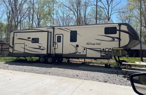 Winchester House | Cozy 2-bedroom RV in awesome Winchester with WiFi, AC