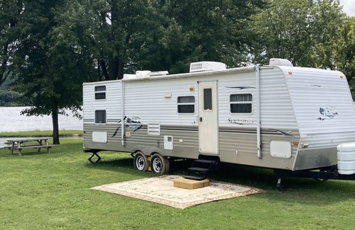 Madison House | Cozy 2-bedroom RV on the Ohio River near historic Madison, IN with AC & a view!