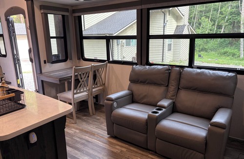 Oak Harbor House | Cozy 2-bedroom RV with AC, WiFi in enchanting Oak Harbor