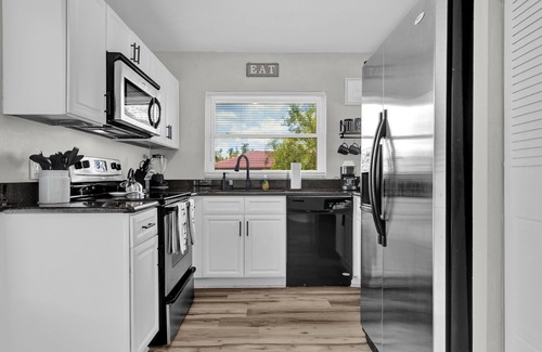 Poinciana House | Cozy 2-bedroom Townhouse 35 mins to Disney Parks!