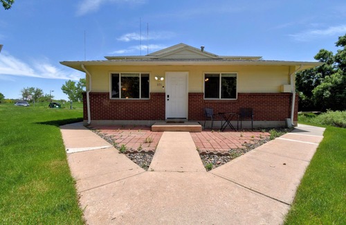 Lakewood House | Cozy 2-bedroom townhome in gorgeous Lakewood with WiFi, AC