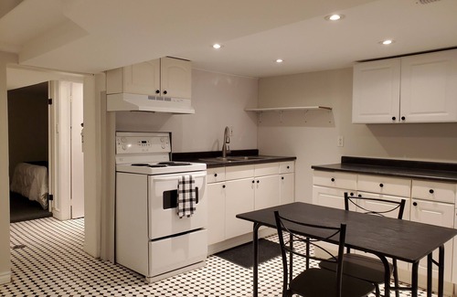Little Italy Apartment | Cozy 2 BR In the Heart of Little Italy