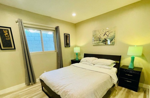 Santa Ana House | Cozy 2 BR Private Home Near Disney, Little Saigon