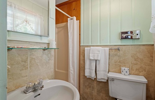 Littleton Hotel | Cozy 2 Double Beds - Heart of Littleton