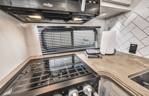 Pine Grove House | Cozy 2-Guest RV on Nature Farm