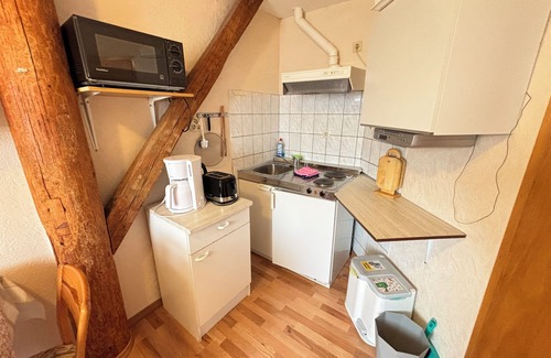 Emden Apartment | Cozy 2-room apartment, 2 pers., Emden am Deich, parking lot, barbecue area, WLAN