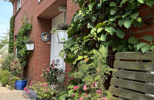 Emden Apartment | Cozy 2-room apartment, 2 pers., Emden am Deich, parking lot, barbecue area, WLAN