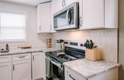 Danville House | Cozy 2b/1bath Home- 3 miles to Casino