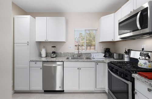 Fresno House | Cozy 2B/1Bth w EasyA to US99 and Nat'l Parks