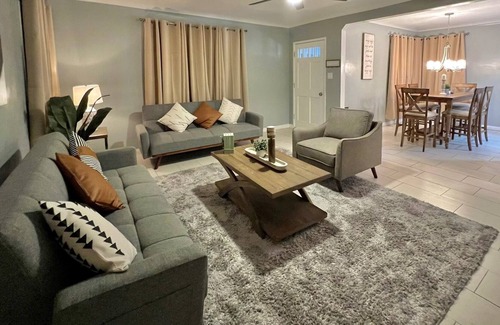 South Gate House | Cozy 2B home, free parking on premise, & near LAX
