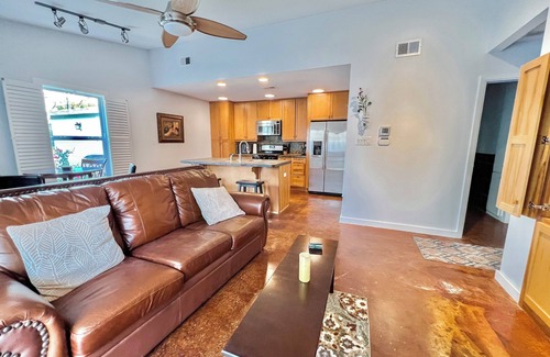 St. Edwards Apartment | Cozy 2bd/1br Apt mins Away From Downtown