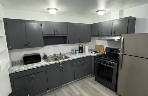 Airport Heights Community Council House | Cozy 2BD house A Russian Jack