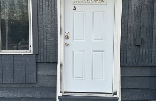 Airport Heights Community Council House | Cozy 2BD house A Russian Jack