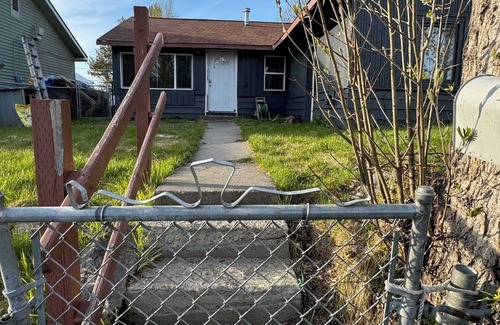 Airport Heights Community Council House | Cozy 2BD house A Russian Jack