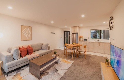 Addington House | Cozy 2Bedroom - Kitchen Yard Central Location
