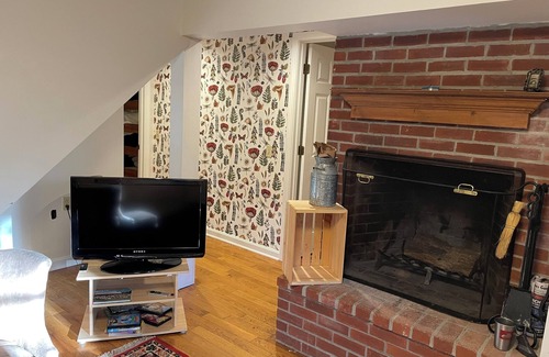 West Stockbridge Apartment | Cozy 2BR/1BA Furnished In-Apartment – Quiet Country