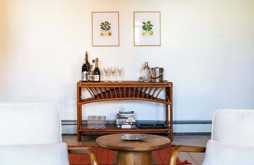 Off Broadway Apartment | Cozy 2BR/2BA Apt on Broadway