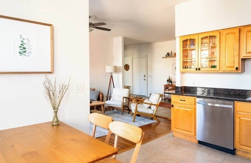 Off Broadway Apartment | Cozy 2BR/2BA Apt on Broadway